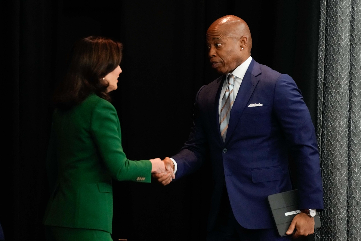 NYC Mayor Eric Adams and Governor Kathy Hochul shaking hands.